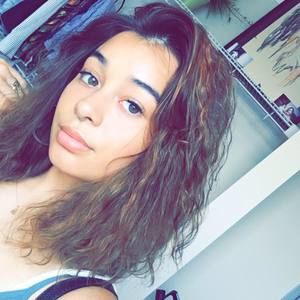 Meet your Posher, Lina